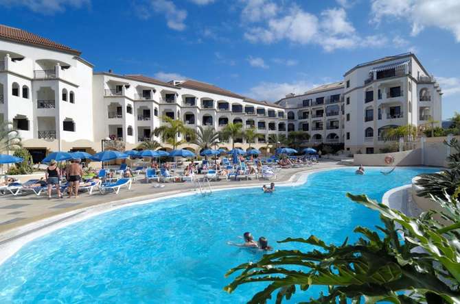 Zwembad van Saint George Apart. Hotel in Playa de las Américas, Spanje foto 1