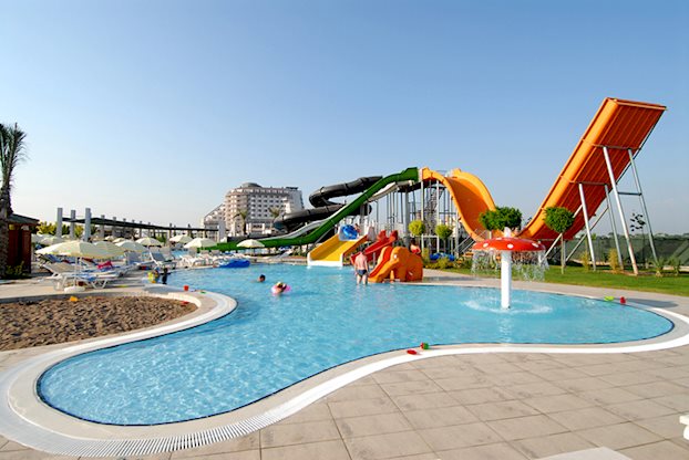 Zwembad van Saturn Palace Resort in Chersonissos, Griekenland foto 6