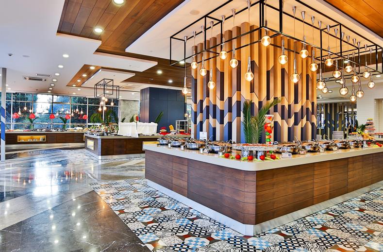 Restaurant in het Saturn Palace Resort in Chersonissos, Griekenland foto 4