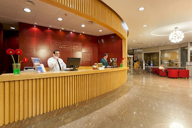 Lobby van het Senator Parque Central Hotel in Valencia, Spanje foto 2