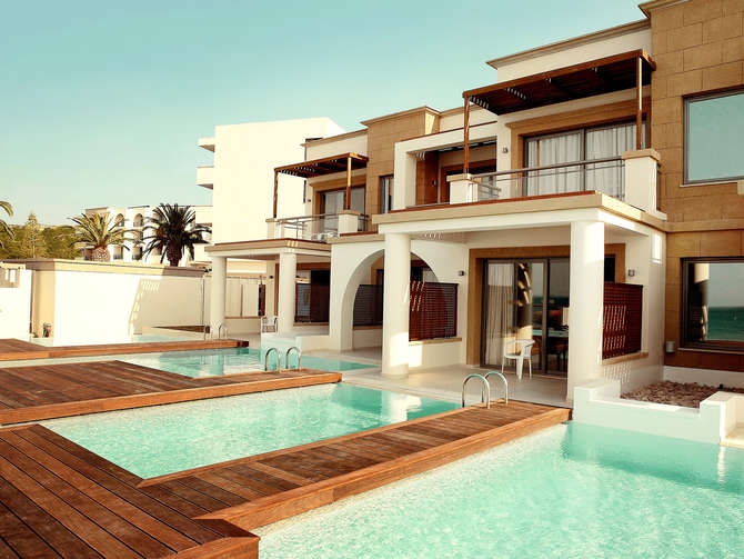 Zwembad van Ixian All Suites Hotel Ixia, Griekenland foto 1