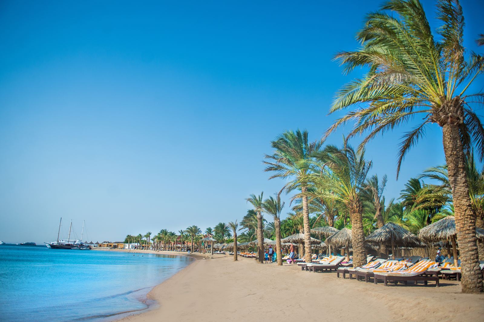 Strand bij Sindbad Aqua Park Resort in Hurghada, Egypte  foto 4