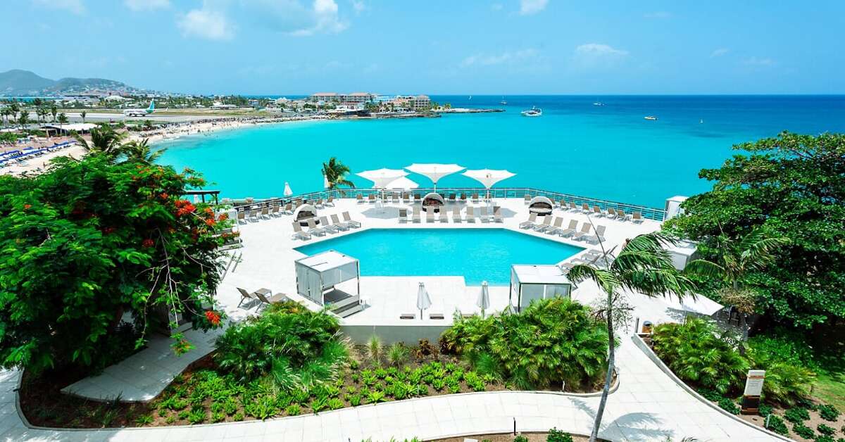 Zwembadzijde bij Sonesta Ocean Point Hotel Maho Bay, Sint Maarten foto 2