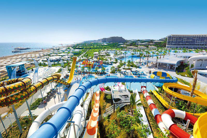 Zwembad met glijbanen van Sueno Deluxe Hotel Belek, Turkije foto 2