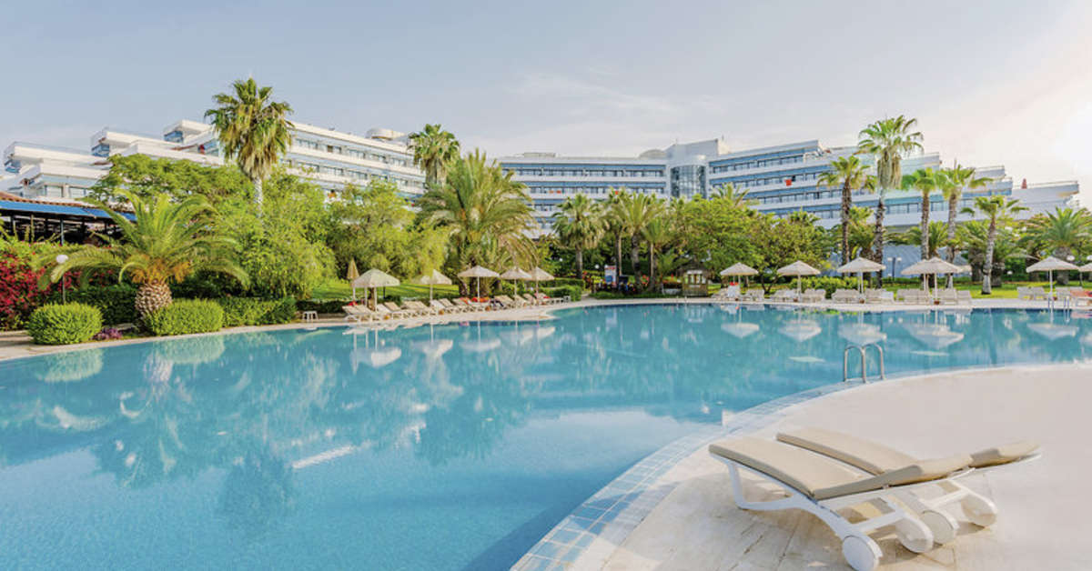 Zwembadzijde bij Sunrise Park Resort en Spa Hotel in Side, Turkije foto 1