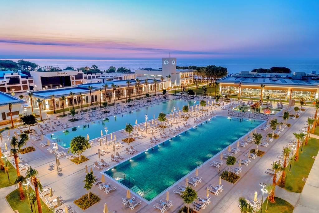 Zwembad van Swandor & Topkapi Hotel in Lara, Turkije foto 1