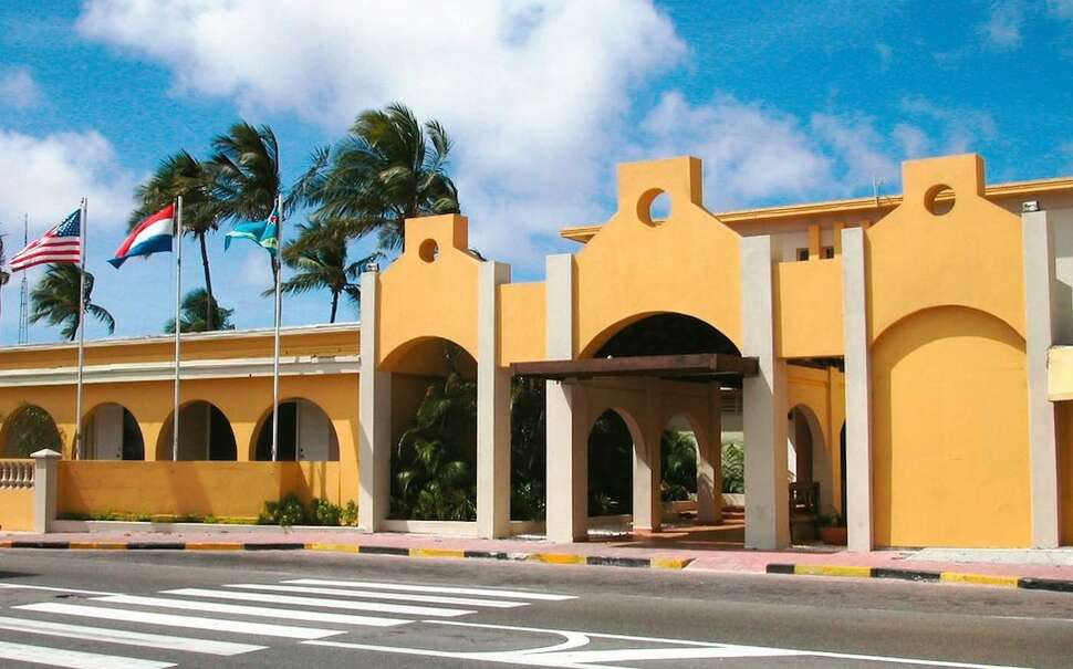 Talk of the Town Beach Club: Topvakantie op zonnig Aruba!