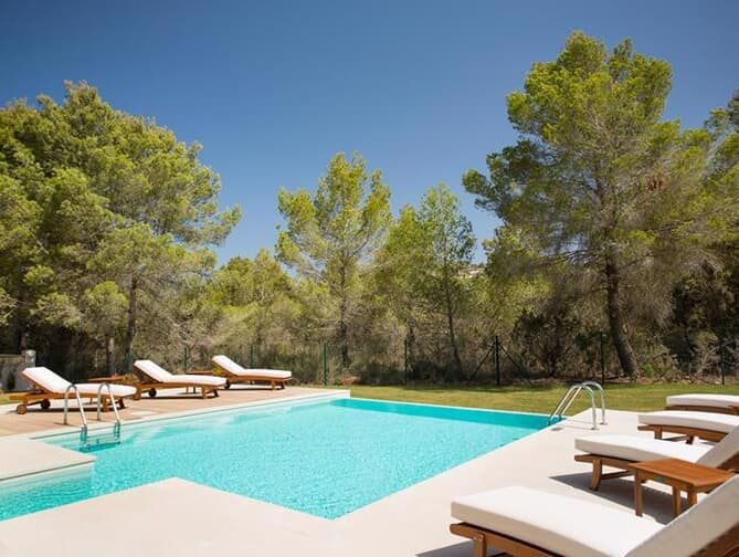 Tarida Beach Ibiza: Stijlvol Genieten in Cala Tarida