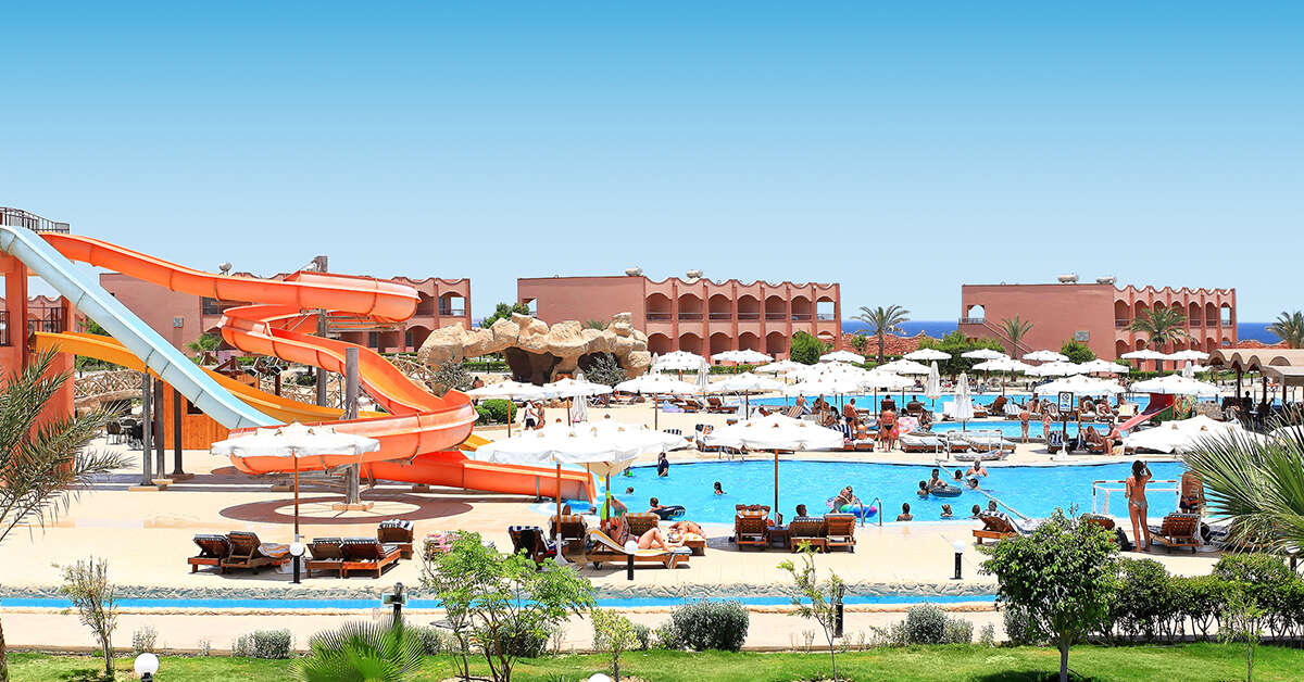 Zwembad met glijbanen van The Three Corners Happy Life Hotel Marsa Alam, Egypte foto 1