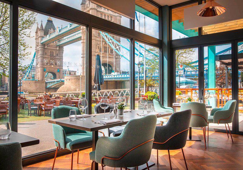 Restaurant in het The Tower Hotel in Londen, Groot-Brittannie foto 1