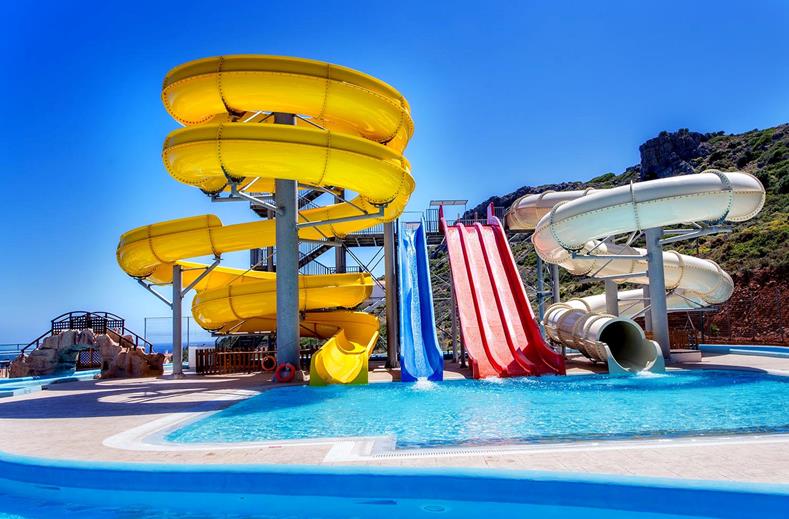 Zwembad met glijbanen van The Village Resort Hotel in Chersonissos, Griekenland foto 2