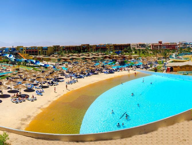 Zwembad van Titanic Palace Hotel in Hurghada, Egypte foto 1