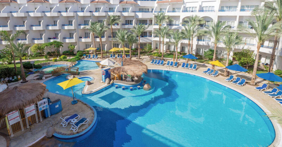 Zwembad met glijbanen van Tropitel Naama Bay Hotel in Sharm El Sheikh, Egypte foto 1