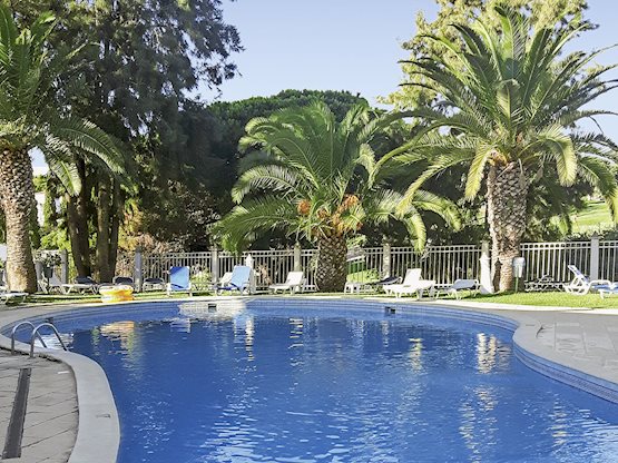 Zwembad van Turiquintas Hotel in Porches, Portugal foto 2