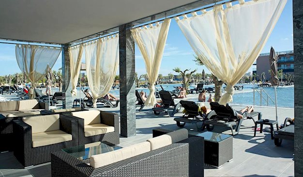 Zwembadzijde bij Vila Gale Hotel in Lagos, Portugal foto 2