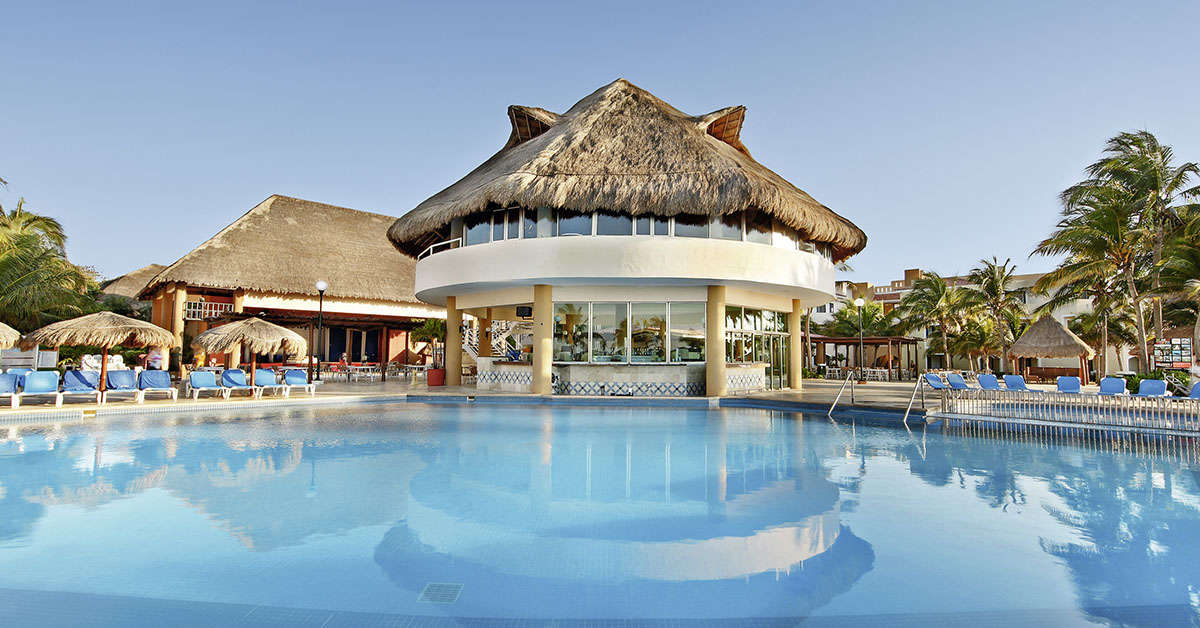 Zwembad van Viva Wyndham Maya Hotel in Playa del Carmen, Mexico foto 1