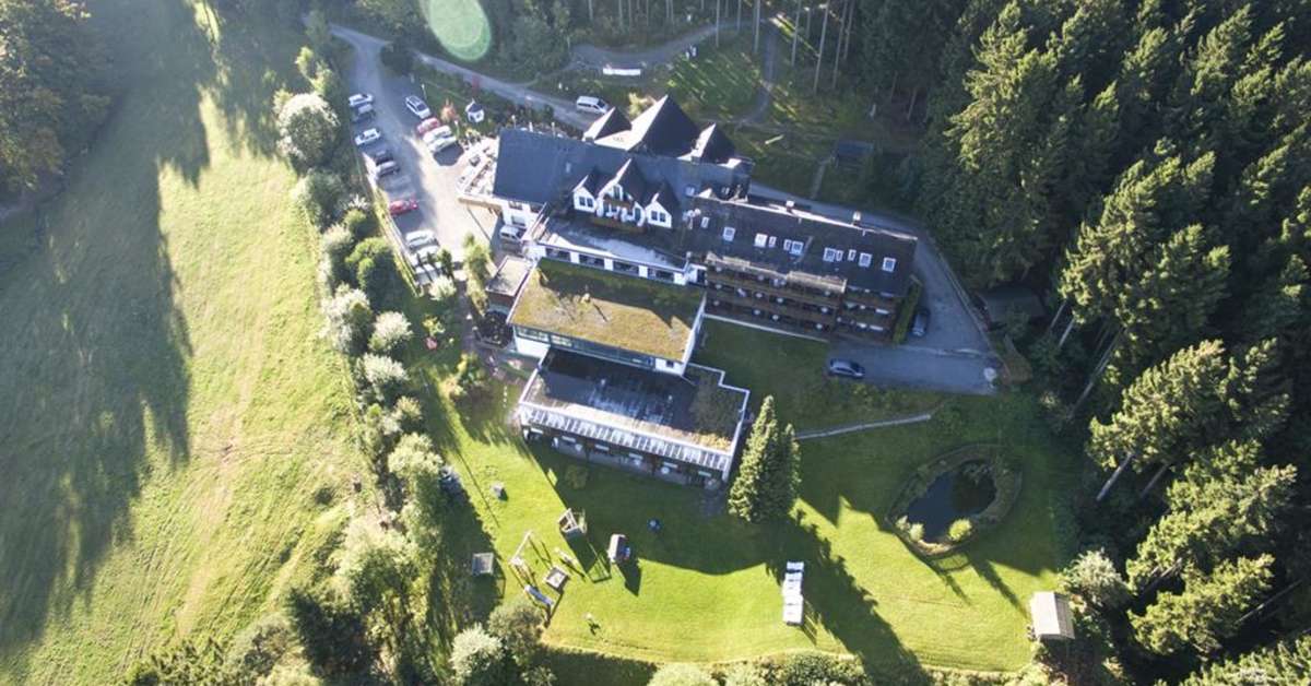 Buitenkant van Wald Hotel in Willingen, Duitsland foto 3