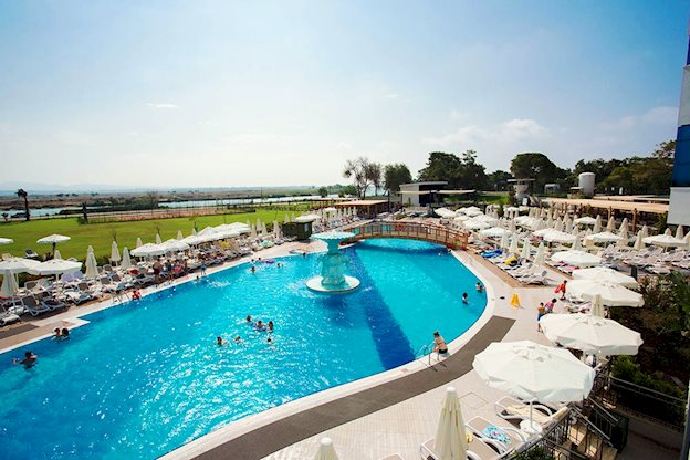 Buitenzijde van het strand bij het Water Side Resort & Spa Side, Turkije foto 2