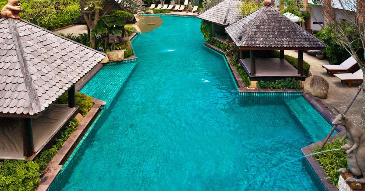 Zwembad van Woodlands Hotel Pattaya, Thailand foto 1