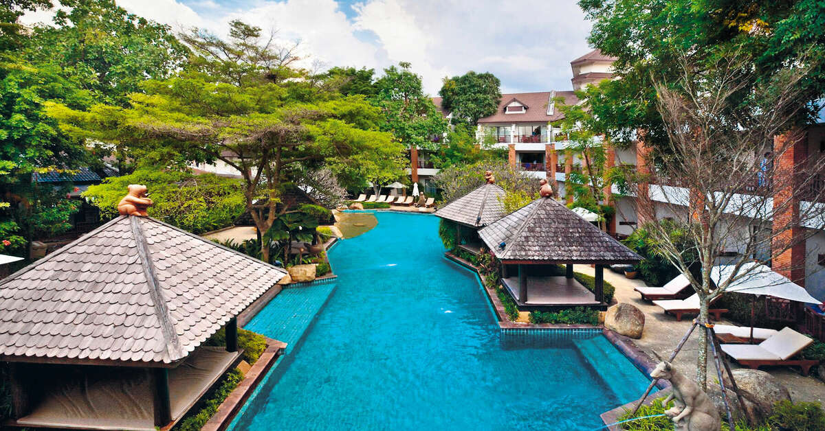 Zwembad van Woodlands Hotel Pattaya, Thailand foto 2