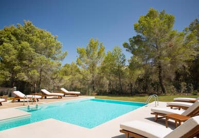 Tarida Beach Ibiza: Stijlvol Genieten in Cala Tarida
